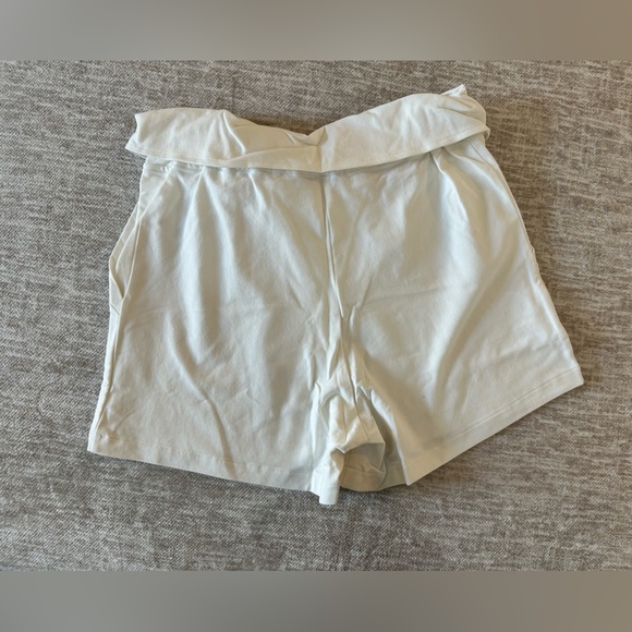 NWT GREY STATE WHITE SHORTS WITH TIE WAIST DETAIL - Picture 2 of 2